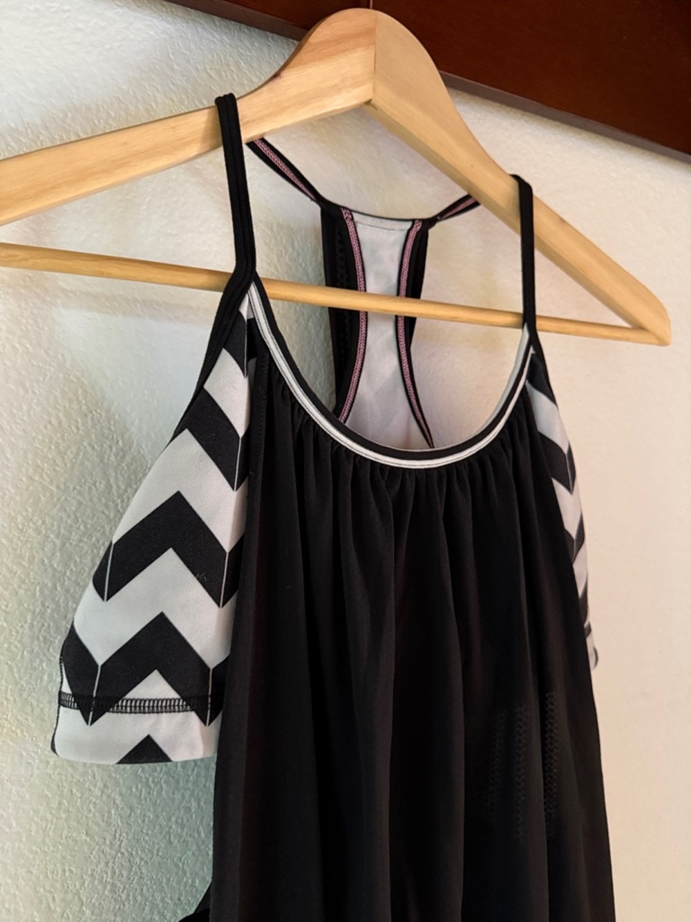 Lululemon No Limits Black Layered Hip Band TankTop with Chevron Detail, Size 10 - Picture 4 of 10